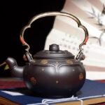 宜兴紫砂壶 | 莲花提梁_泥料：黑泥_容量：280cc
