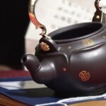 宜兴紫砂壶 | 莲花提梁_泥料：黑泥_容量：280cc