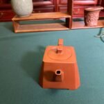 宜兴紫砂壶 | 抽角方韵_泥料：大红袍_容量：230cc