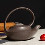 宜兴紫砂壶 | 曲壶提梁_泥料：紫泥_容量：260cc