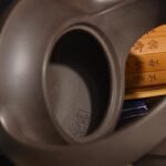 宜兴紫砂壶 | 曲壶提梁_泥料：紫泥_容量：260cc