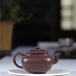 宜兴紫砂壶 | 卡盖方樽_泥料：紫泥_容量：300cc