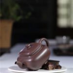 宜兴紫砂壶 | 卡盖方樽_泥料：紫泥_容量：300cc