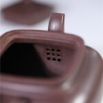 宜兴紫砂壶 | 卡盖方樽_泥料：紫泥_容量：300cc