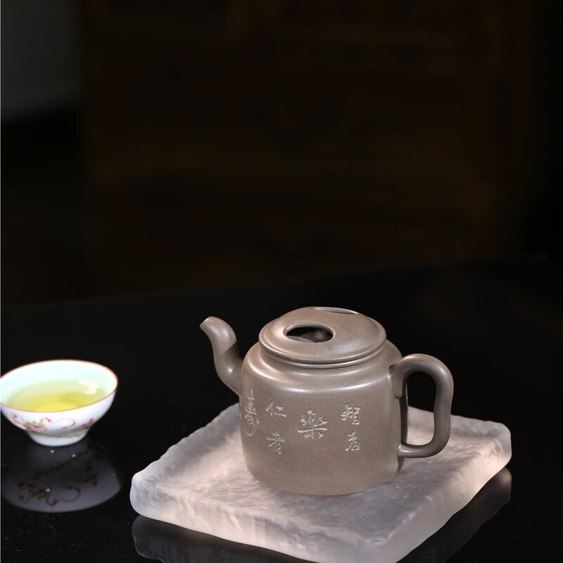 宜兴紫砂壶 I 厚德 _ 泥料：青段泥 _ 容量：300cc