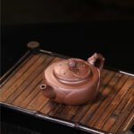 宜兴紫砂壶 I 梅花三弄 _ 泥料：老紫泥 _ 容量：300cc