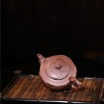 宜兴紫砂壶 I 梅花三弄 _ 泥料：老紫泥 _ 容量：300cc